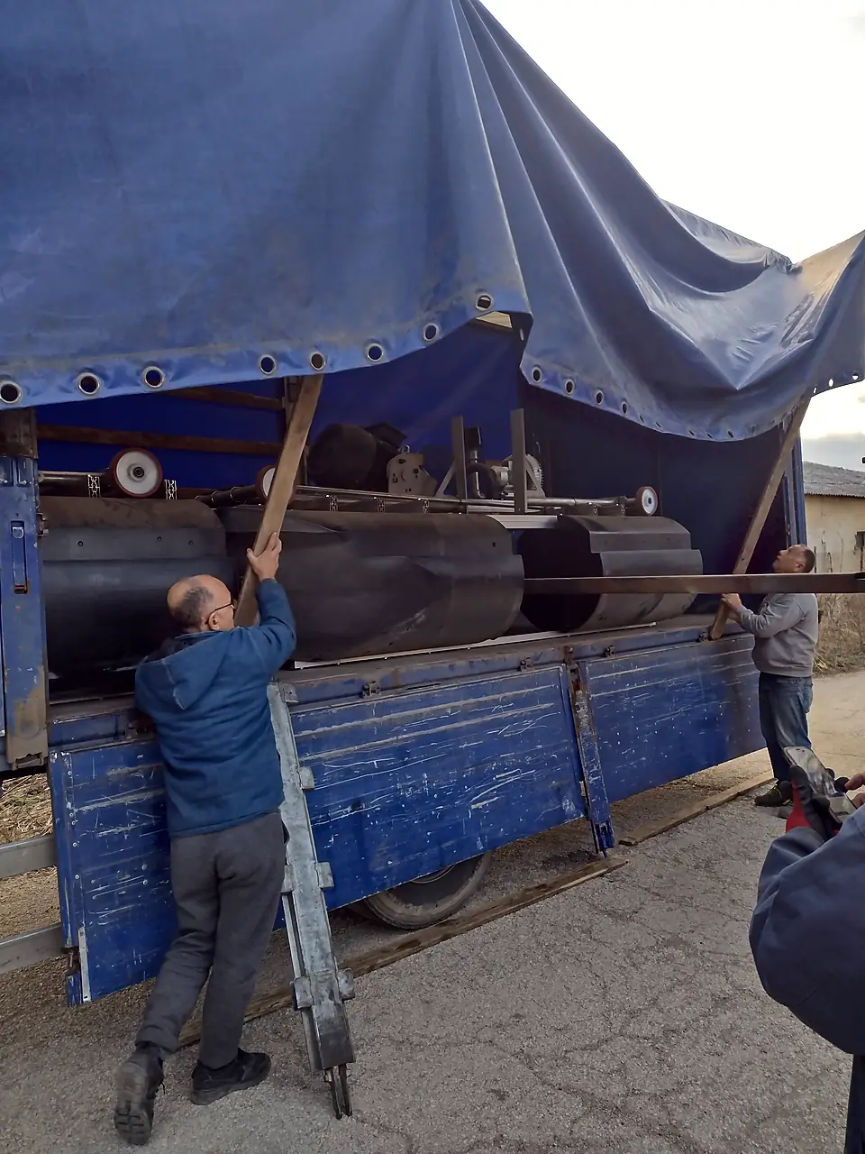 Loading pontoon floats for delivery