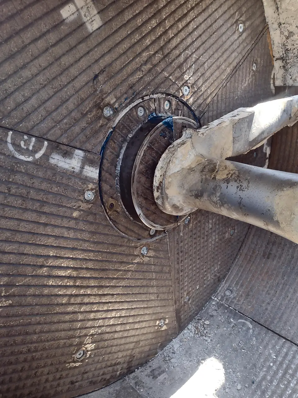 Mixer arm and hardfaced liners after installation