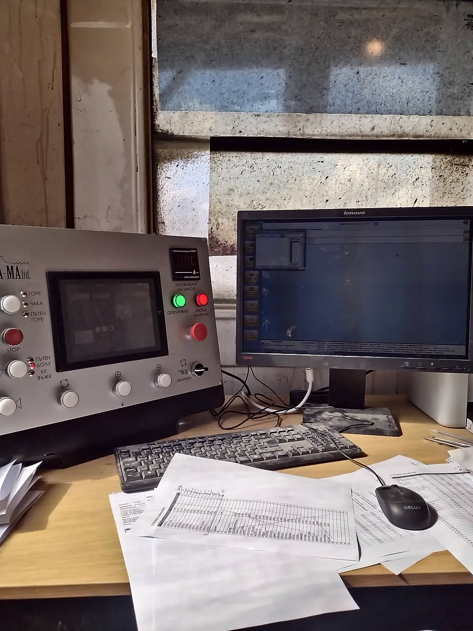 Batching plant operator desk with SIMA-MA control panel and PC
